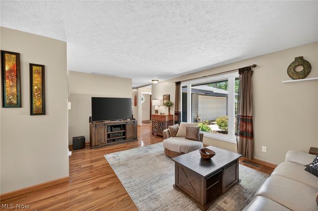 25983 Hilliard Boulevard, Westlake, OH 44145
