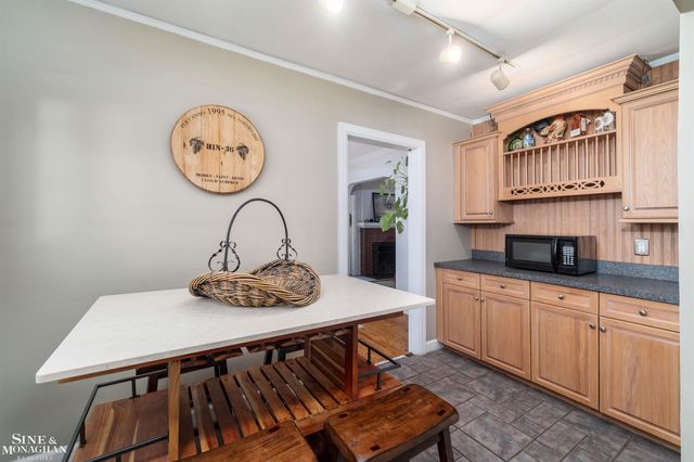 441 Manor Street, Grosse Pointe Farms, MI 48236