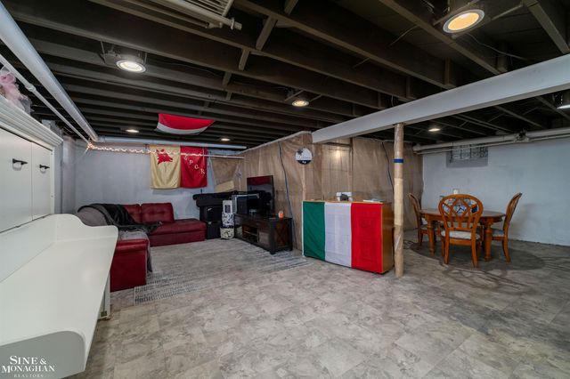 441 Manor Street, Grosse Pointe Farms, MI 48236