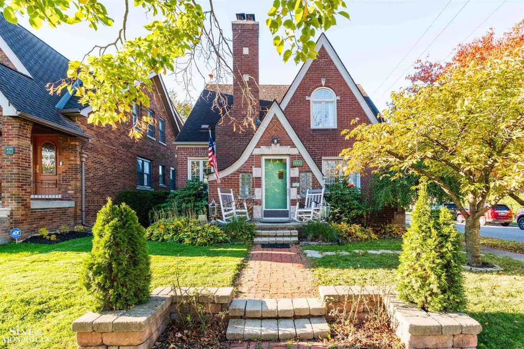 441 Manor Street, Grosse Pointe Farms, MI 48236