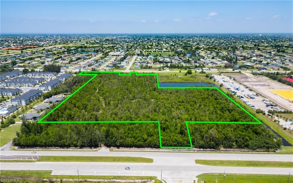 Image 4 of property listing at 522-594 Atlantica Pines CIR, Cape Coral, FL 33991