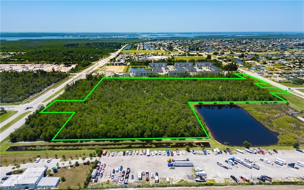 Image 5 of property listing at 522-594 Atlantica Pines CIR, Cape Coral, FL 33991