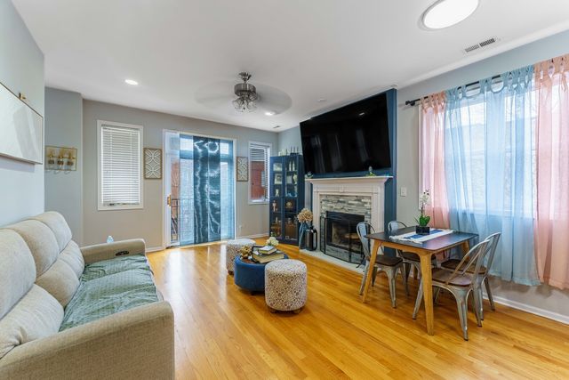 119 N Mozart Street 2, Chicago, IL 60612