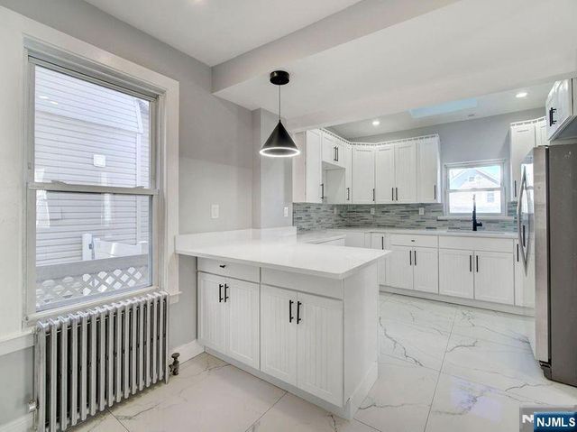 212 Thompson Avenue, Roselle, NJ 07203