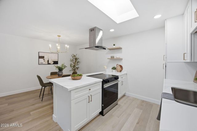 8855 N NEW WORLD Drive, Glendale, AZ 85302