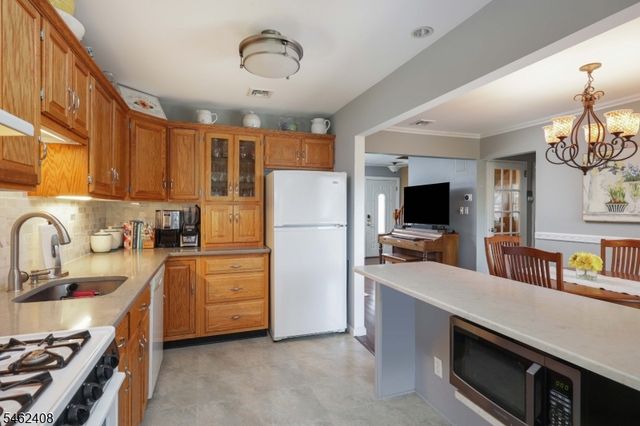 525 Princeton Rd, Linden City, NJ 07036