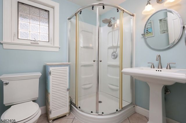 525 Princeton Rd, Linden City, NJ 07036