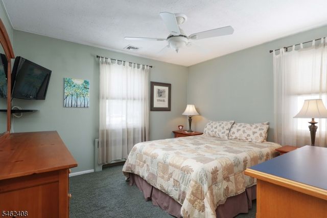 525 Princeton Rd, Linden City, NJ 07036