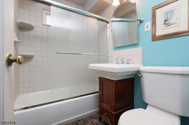 525 Princeton Rd, Linden City, NJ 07036