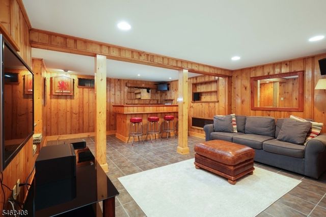 525 Princeton Rd, Linden City, NJ 07036