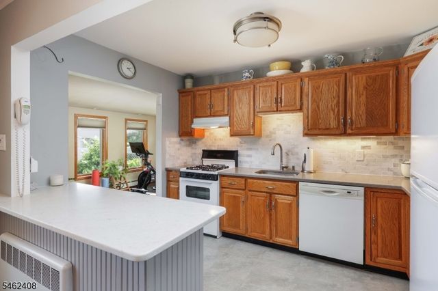 525 Princeton Rd, Linden City, NJ 07036