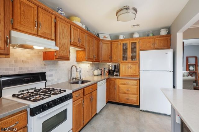 525 Princeton Rd, Linden City, NJ 07036