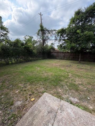 113 E Witcher Lane, Houston, TX 77076