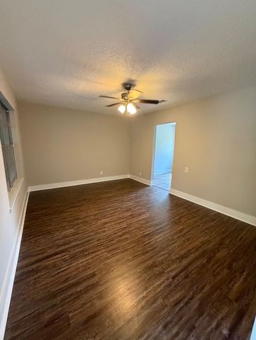 113 E Witcher Lane, Houston, TX 77076