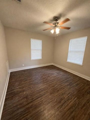 113 E Witcher Lane, Houston, TX 77076