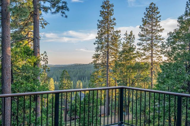 1302 Pebble Beach Way, Arnold, CA 95223