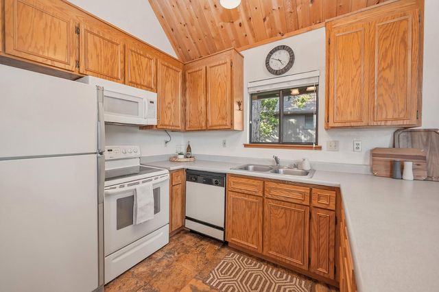 1302 Pebble Beach Way, Arnold, CA 95223