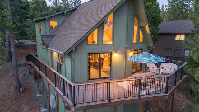 1302 Pebble Beach Way, Arnold, CA 95223
