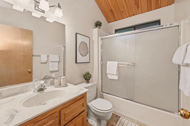 1302 Pebble Beach Way, Arnold, CA 95223