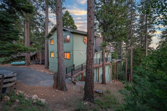 1302 Pebble Beach Way, Arnold, CA 95223