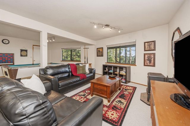 1302 Pebble Beach Way, Arnold, CA 95223