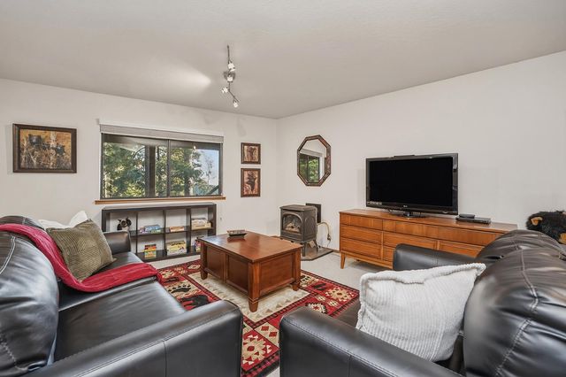 1302 Pebble Beach Way, Arnold, CA 95223
