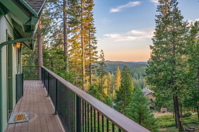 1302 Pebble Beach Way, Arnold, CA 95223