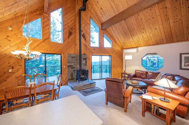 1302 Pebble Beach Way, Arnold, CA 95223