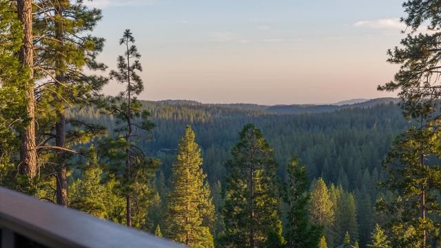 1302 Pebble Beach Way, Arnold, CA 95223