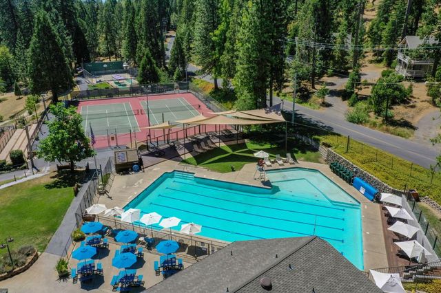 1302 Pebble Beach Way, Arnold, CA 95223