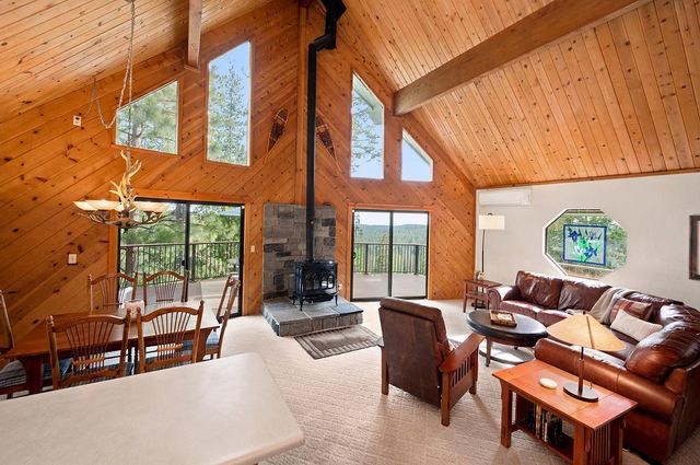 1302 Pebble Beach Way, Arnold, CA 95223