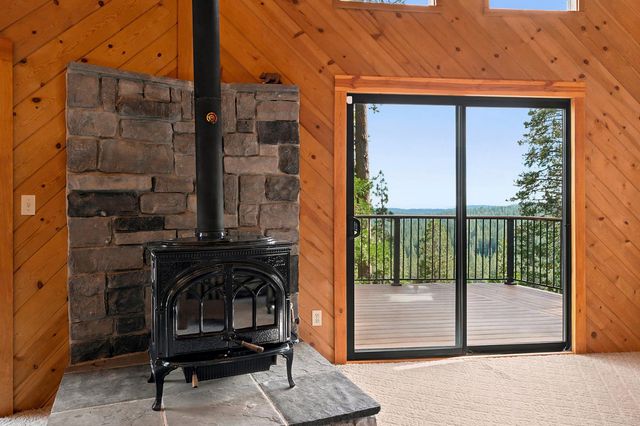 1302 Pebble Beach Way, Arnold, CA 95223