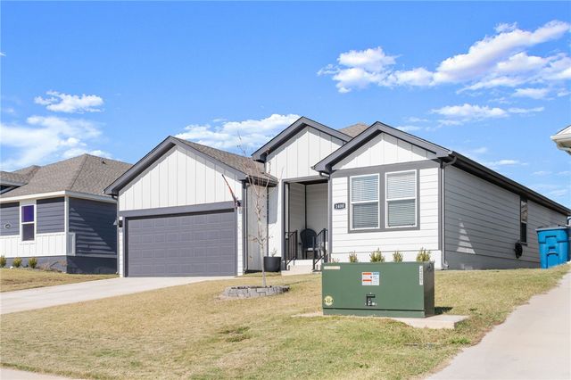 1400 5th Avenue, Gentry, AR 72734