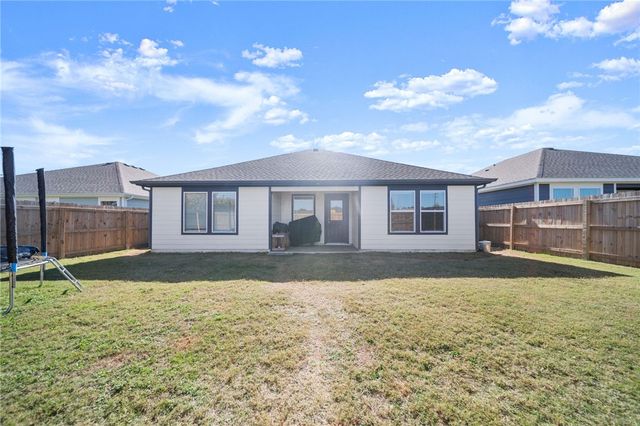 1400 5th Avenue, Gentry, AR 72734
