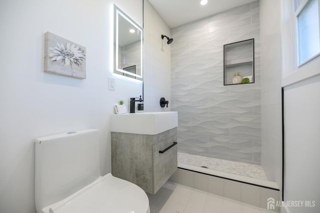 17 Wellington Road, East Brunswick, NJ 08816