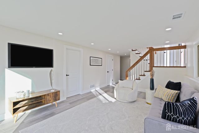 17 Wellington Road, East Brunswick, NJ 08816