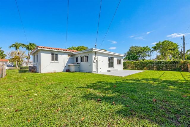 6447 SW 10th St ., West Miami, FL 33144