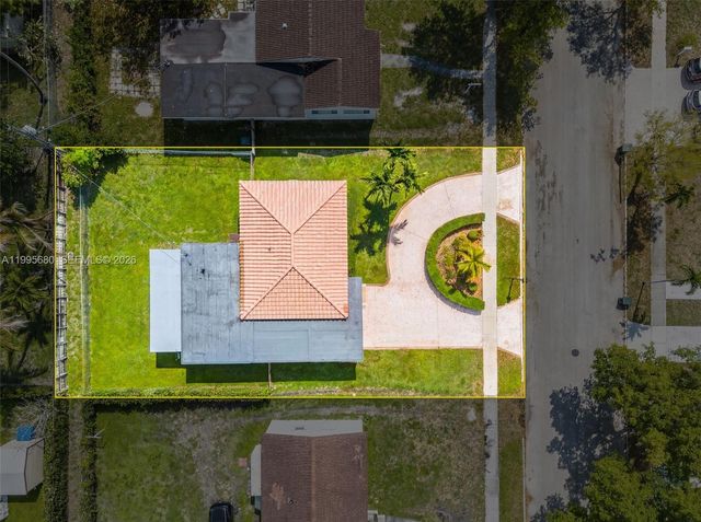 6447 SW 10th St ., West Miami, FL 33144