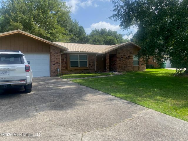 63737 N Diamondhead Drive, Diamondhead, MS 39525