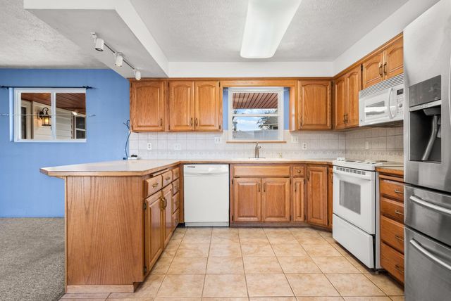 147 N LINDSEY St, Tekoa, WA 99033