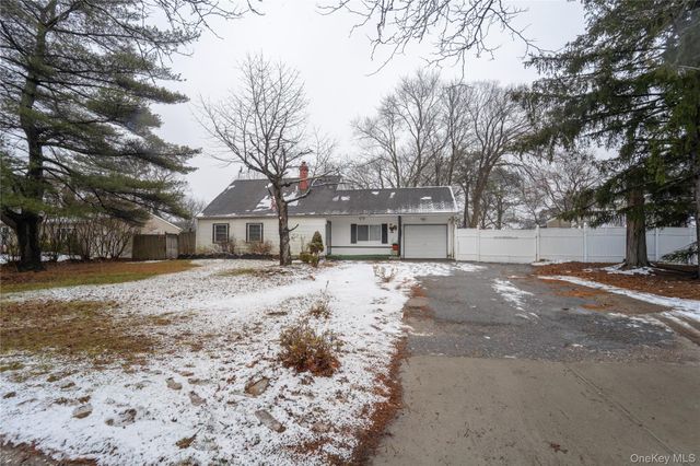 382 Jamaica Avenue, Medford, NY 11763