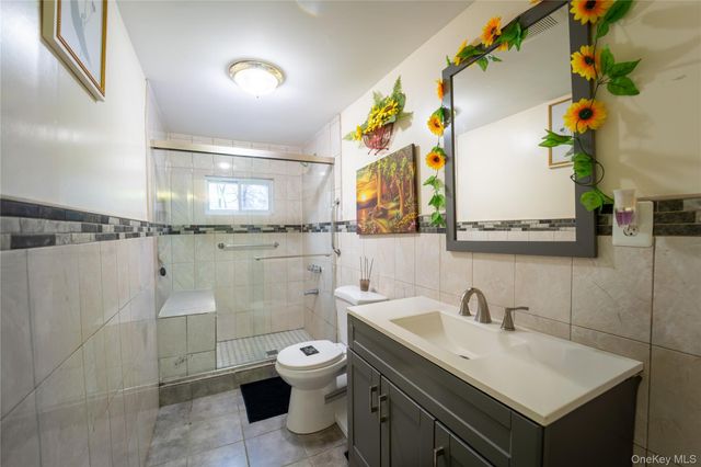 382 Jamaica Avenue, Medford, NY 11763