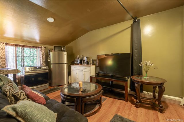 382 Jamaica Avenue, Medford, NY 11763