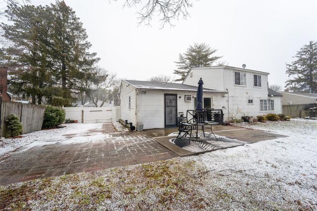 382 Jamaica Avenue, Medford, NY 11763