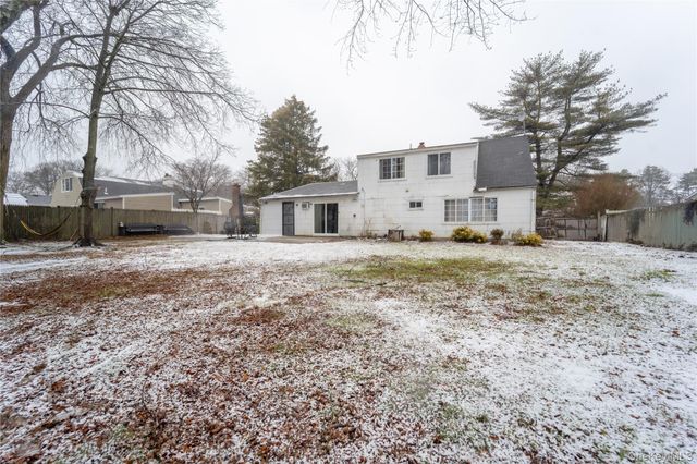 382 Jamaica Avenue, Medford, NY 11763