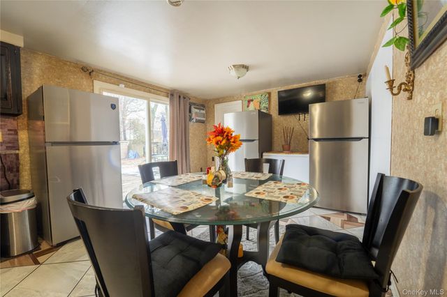 382 Jamaica Avenue, Medford, NY 11763