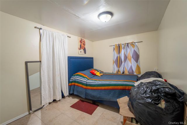 382 Jamaica Avenue, Medford, NY 11763