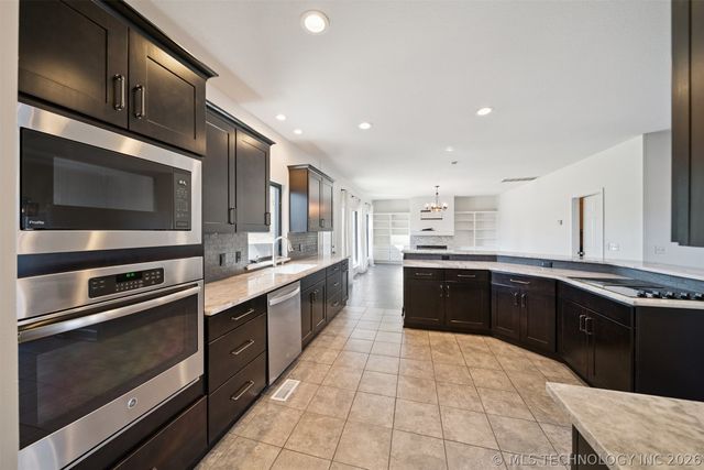 1205 E Dover Street, Broken Arrow, OK 74012