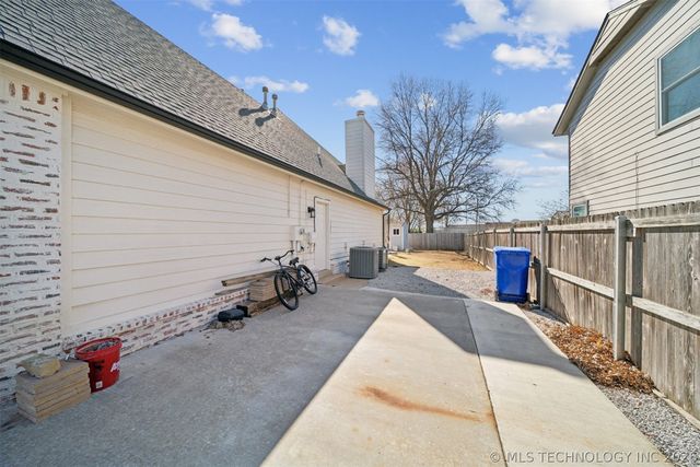 1205 E Dover Street, Broken Arrow, OK 74012