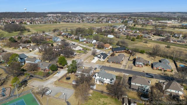 1205 E Dover Street, Broken Arrow, OK 74012